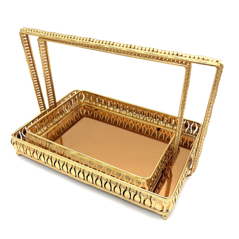 Dekoratyviniai padėklai su veidrodiniu pagrindu ir aukso spalvos metaliniu rėmu