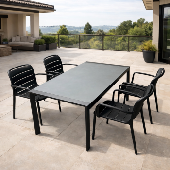 Lauko stalas su 4 kėdėmis 145×75×68 cm, pilkas stalviršis, juodos plastikinės kėdės su porankiais