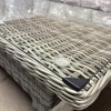 Lauko baldų komplektas pintas šviesiai pilkas kampinė sofa, stalas su stiklu ir krėslai