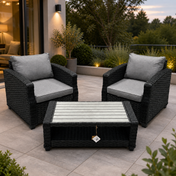 Lauko baldų komplektas pintas juodas foteliai su pilkomis pagalvėmis ir kavos staliukas 109x55 cm