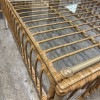 Lauko baldų komplektas su sofa, 2 kėdėmis ir stalu, pintas ratanas, smėlio spalvos pagalvės Lauko baldų komplektas su sofa, 2 kėdėmis ir stalu, pintas ratanas, smėlio spalvos pagalvės