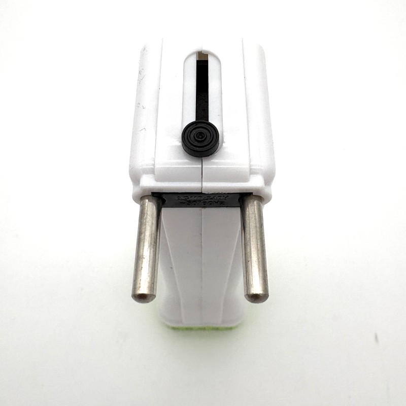 Įkraunamas LED prožektorius su saulės baterija BEJ-404, 600 mAh, 110–220 V Įkraunamas LED prožektorius su saulės baterija BEJ-404, 600 mAh, 110–220 V