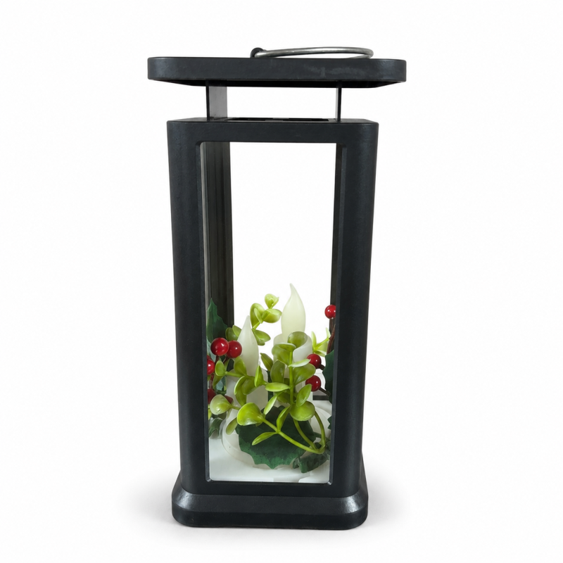 Kapų žvakė–žibintas su dekoratyvine kompozicija, 20 × 10 × 10 cm, AAA baterijos Kapų žvakė–žibintas su dekoratyvine kompozicija, 20 × 10 × 10 cm, AAA baterijos